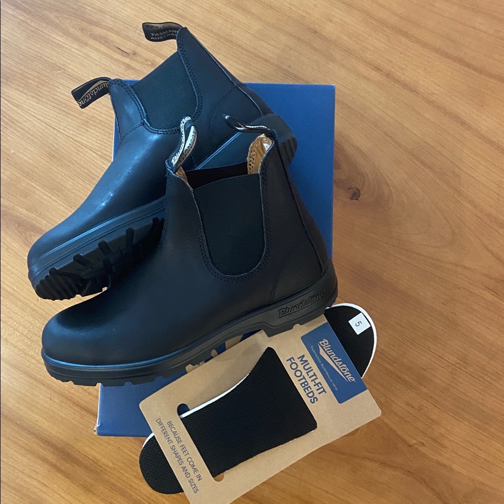 Blundstone Black Classic Chelsea #558 Boots U.S. Women’s 7-8 NEW